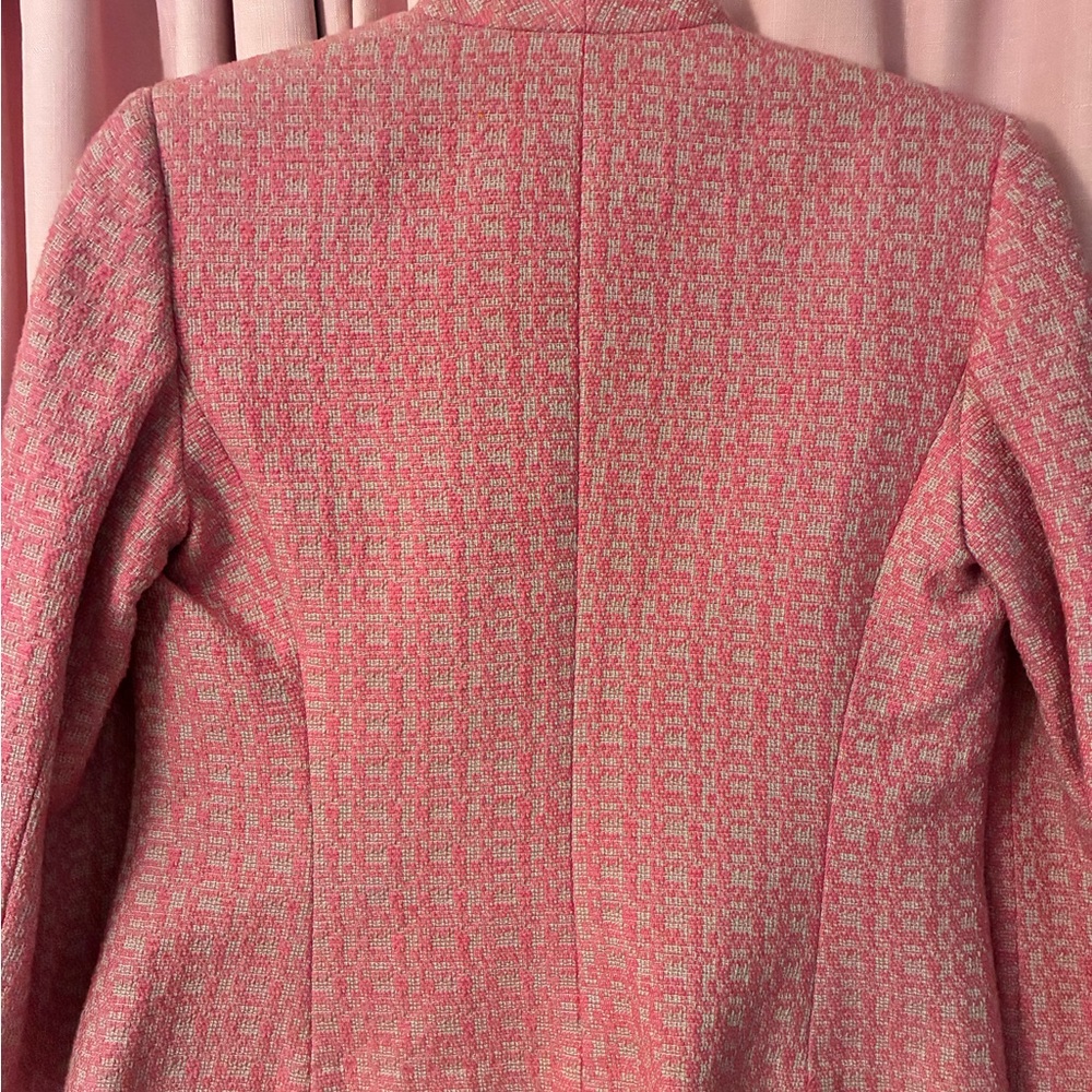 Calvin Klein Pink Tweed Suit with pencil skirt (Blazer=6, Skirt =4) - Picture 8 of 13